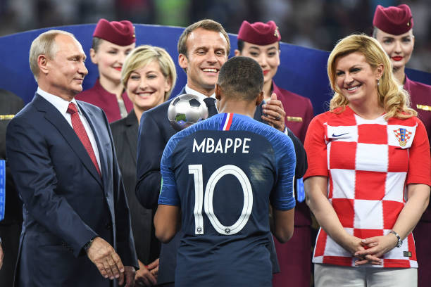 官方：科莫边锋埃斯佩托加盟奥林匹亚科斯；据悉转会费800万欧.